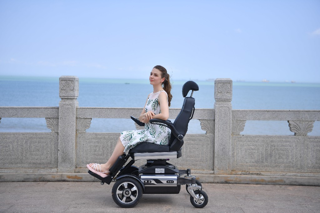 KS1系列智能康復型電動輪椅