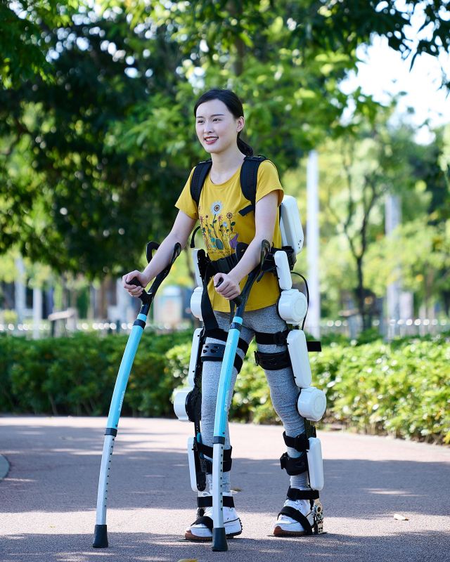 下肢外骨骼機器人-