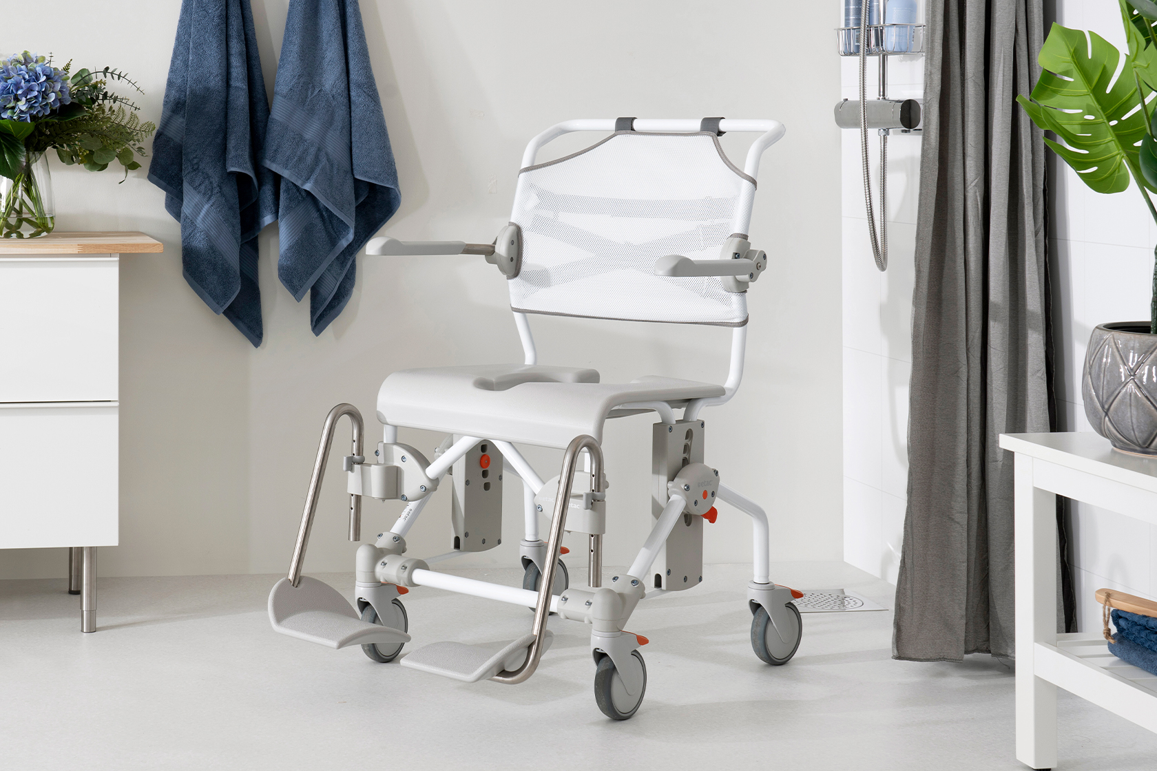 Etac Swift Mobil-2 移動式浴廁多功能椅 高度可調型