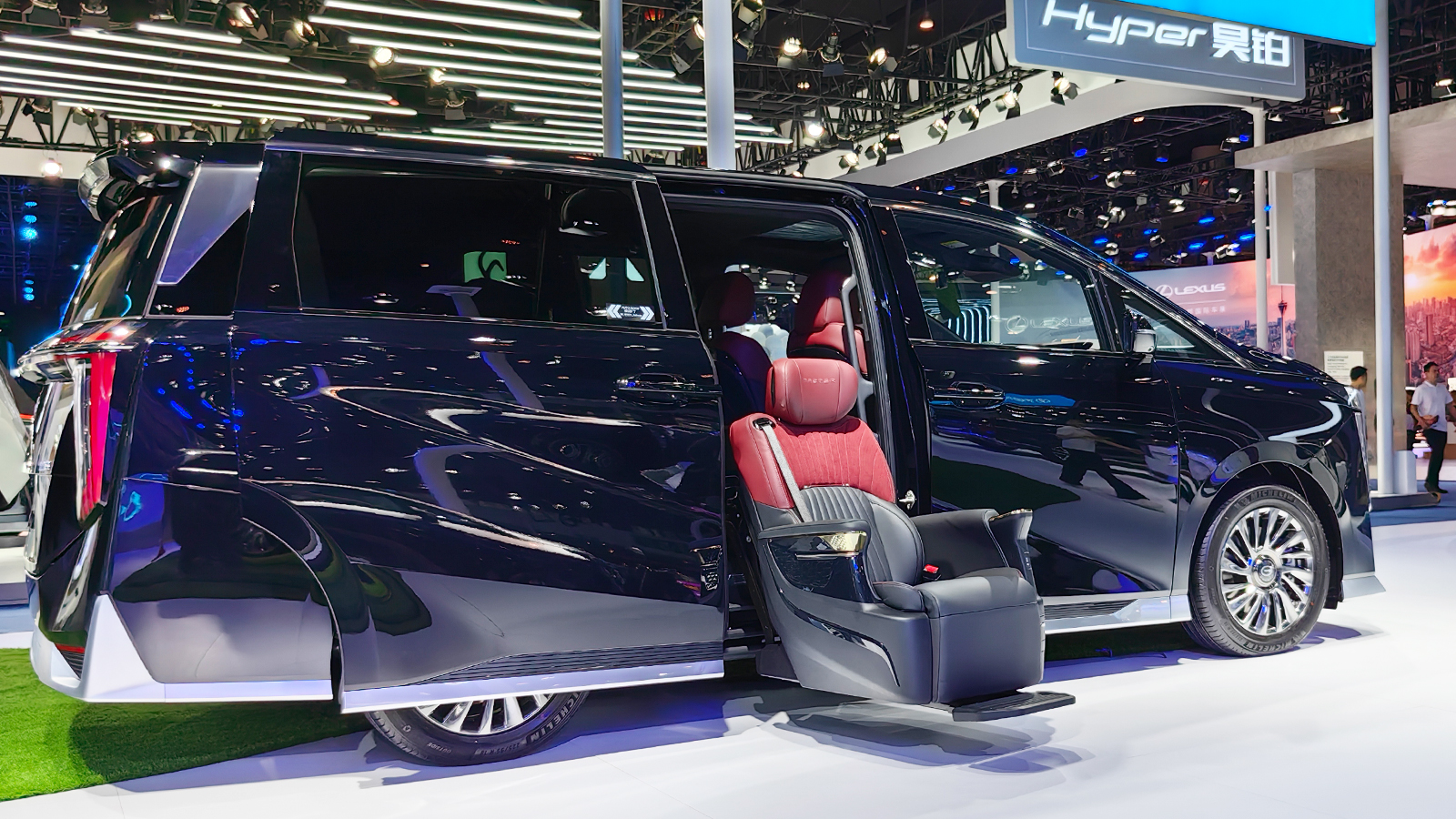 SLIFT Pro V2 Swivel Seat