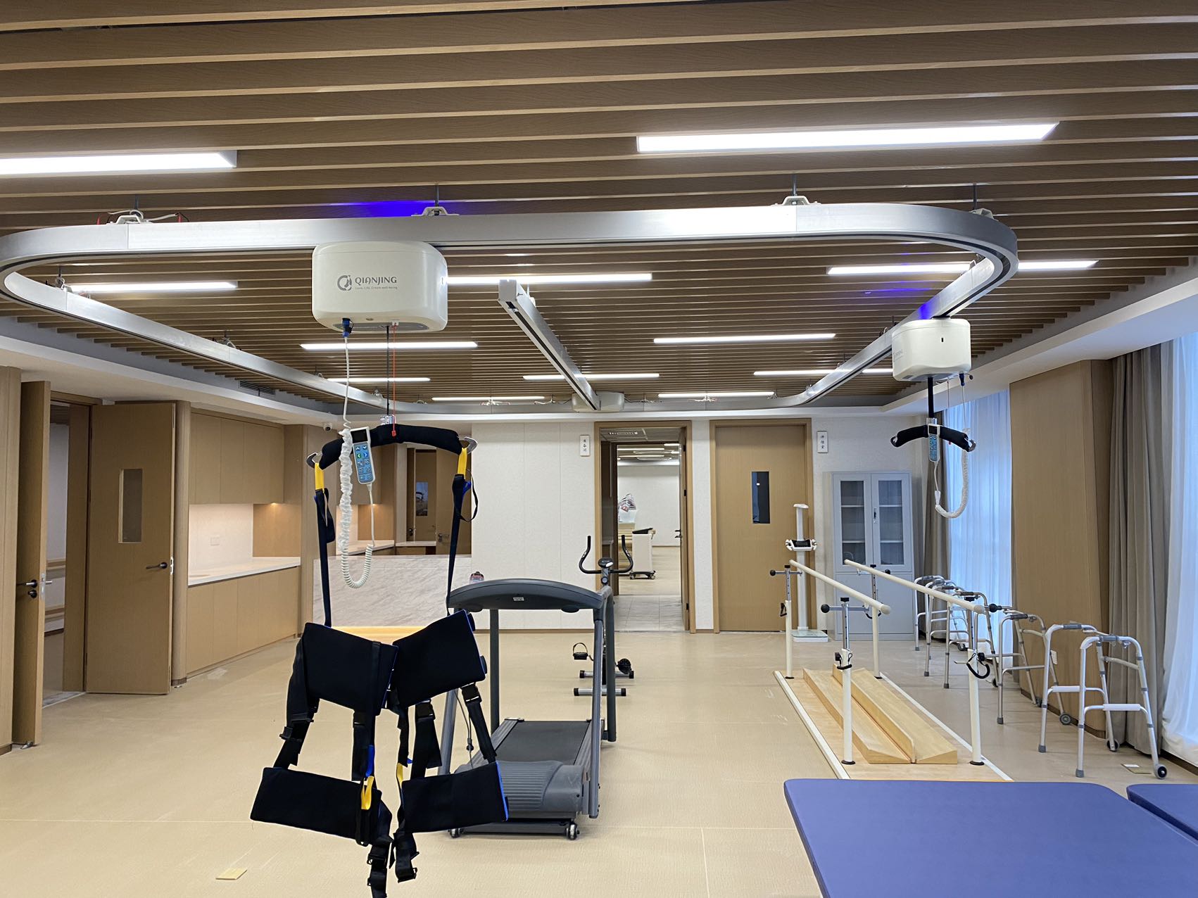 天軌智能減重訓練系統