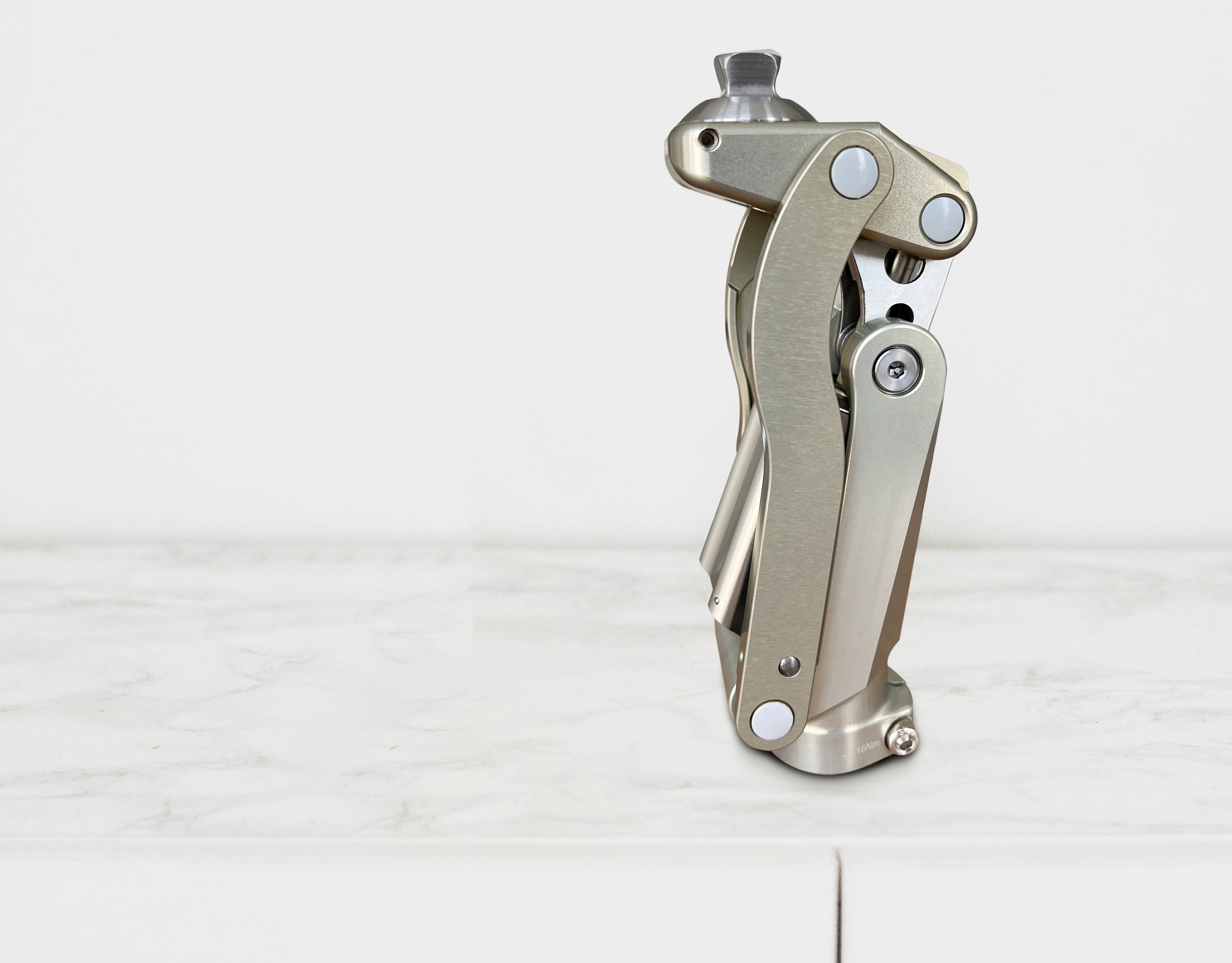 JB-951-A多軸氣壓幾何鎖膝關節