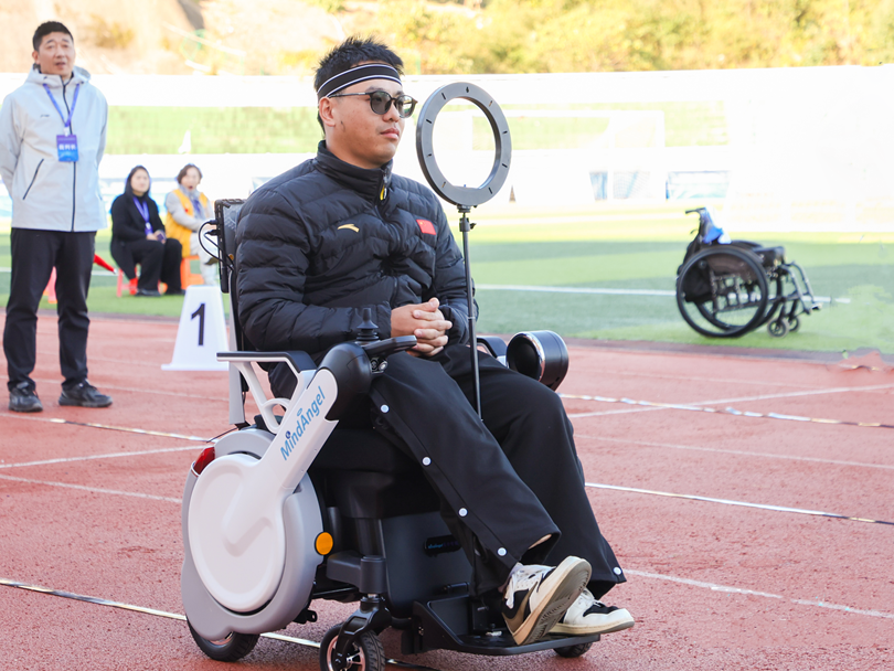 腦控主動康復輪椅